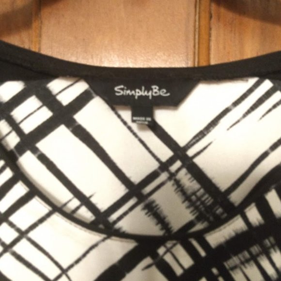 Simply be black and white abstract plaid dress - Picture 3 of 5